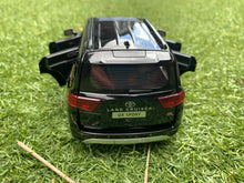 Load image into Gallery viewer, 1:24 Toyota LC300 Diecast Model
