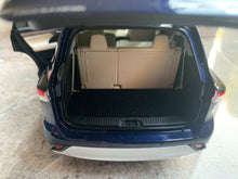 Load image into Gallery viewer, 1:18 Toyota Kluger Diecast Model
