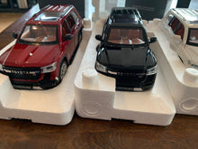 Load image into Gallery viewer, 1:24 Toyota LC300 Diecast Model
