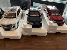 Load image into Gallery viewer, 1:24 Toyota LC300 Diecast Model
