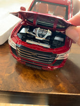 Load image into Gallery viewer, 1:24 Toyota LC300 Diecast Model
