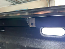 Load image into Gallery viewer, BYD Shark 6 Aluminium retractable roller shutter/Tub cover
